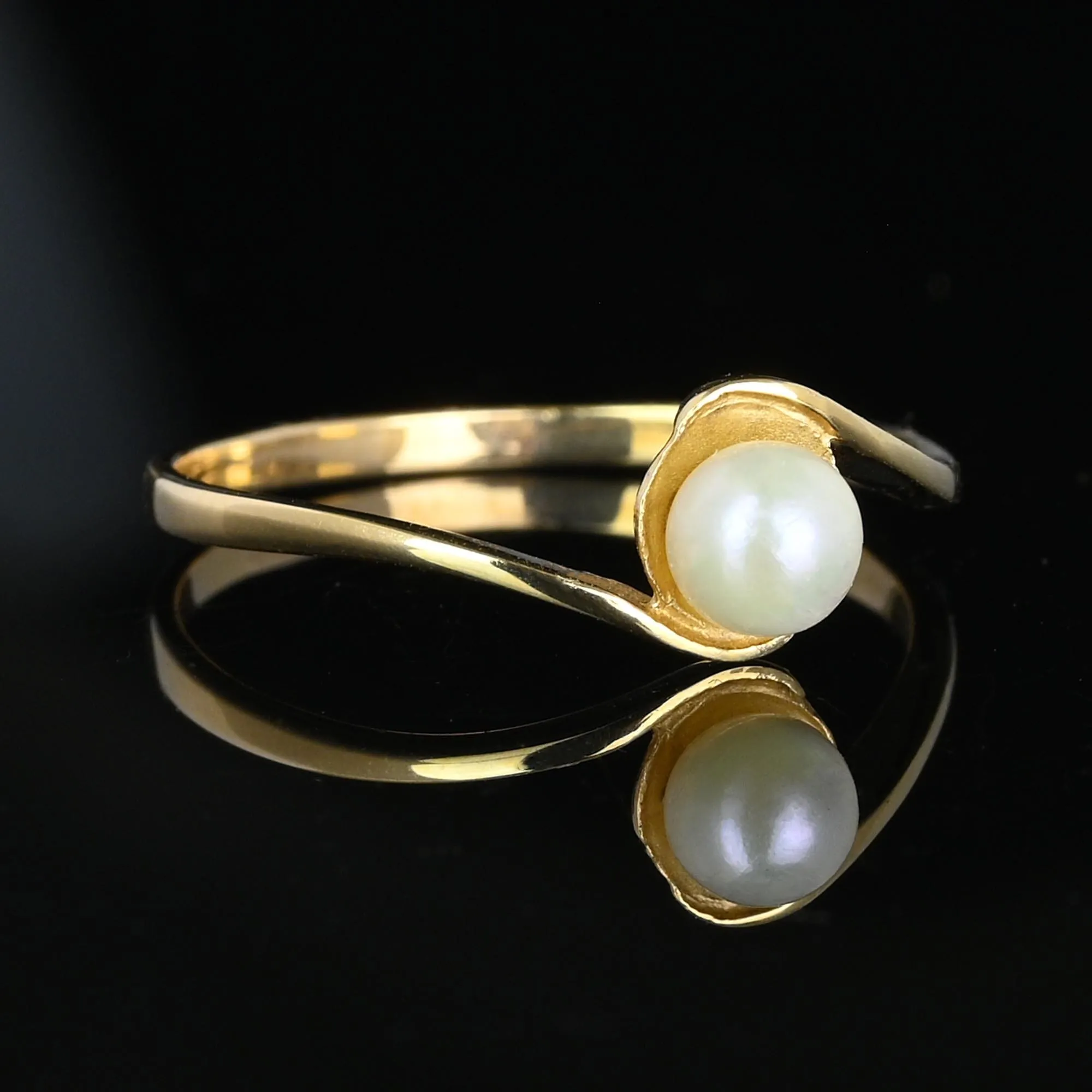 Elegant 14K Gold Bypass Pearl Solitaire Ring