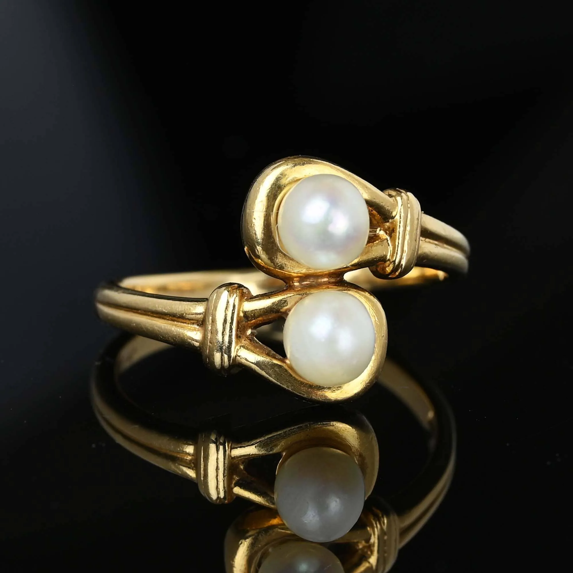 Elegant 14K Gold Toi et Moi Pearl Ring