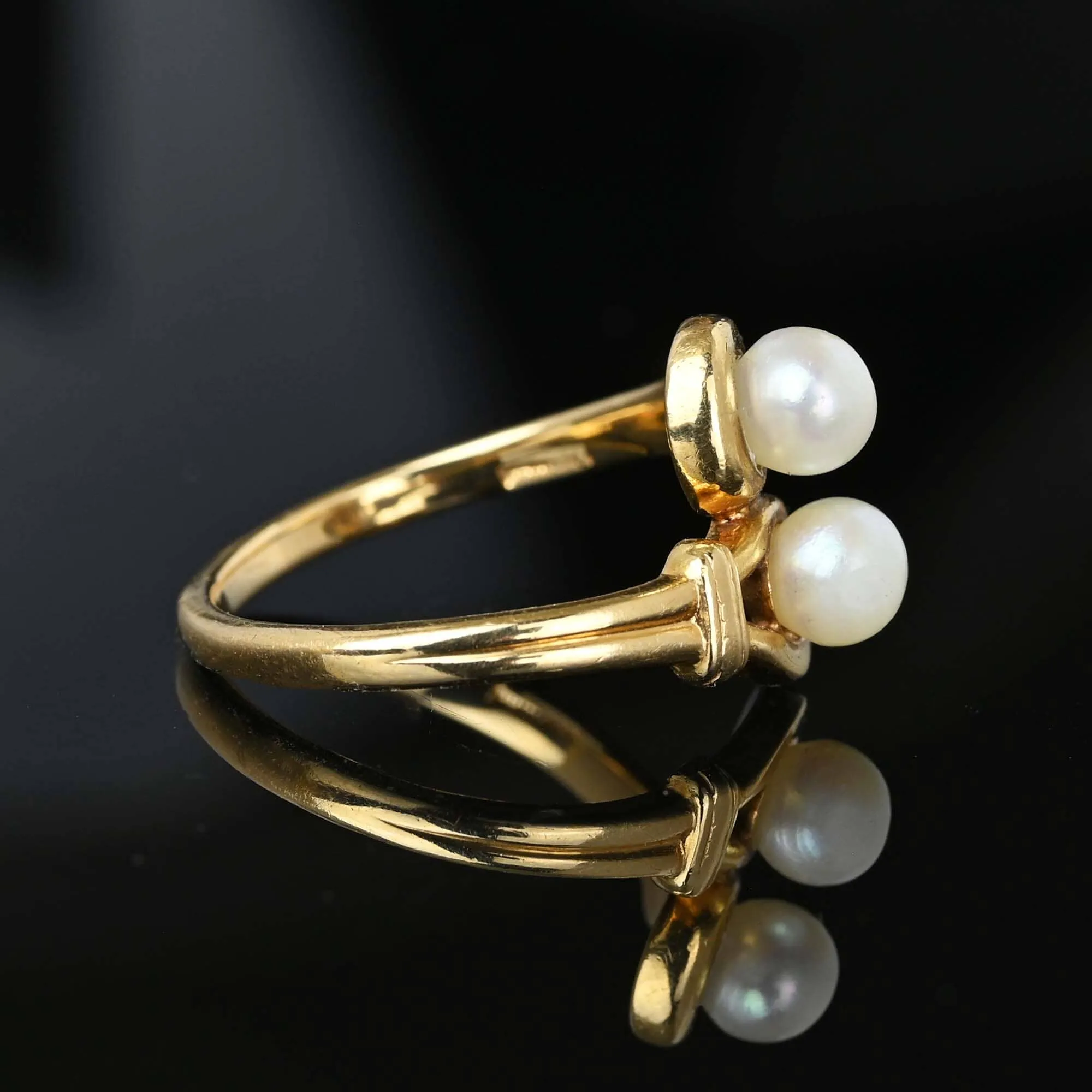 Elegant 14K Gold Toi et Moi Pearl Ring