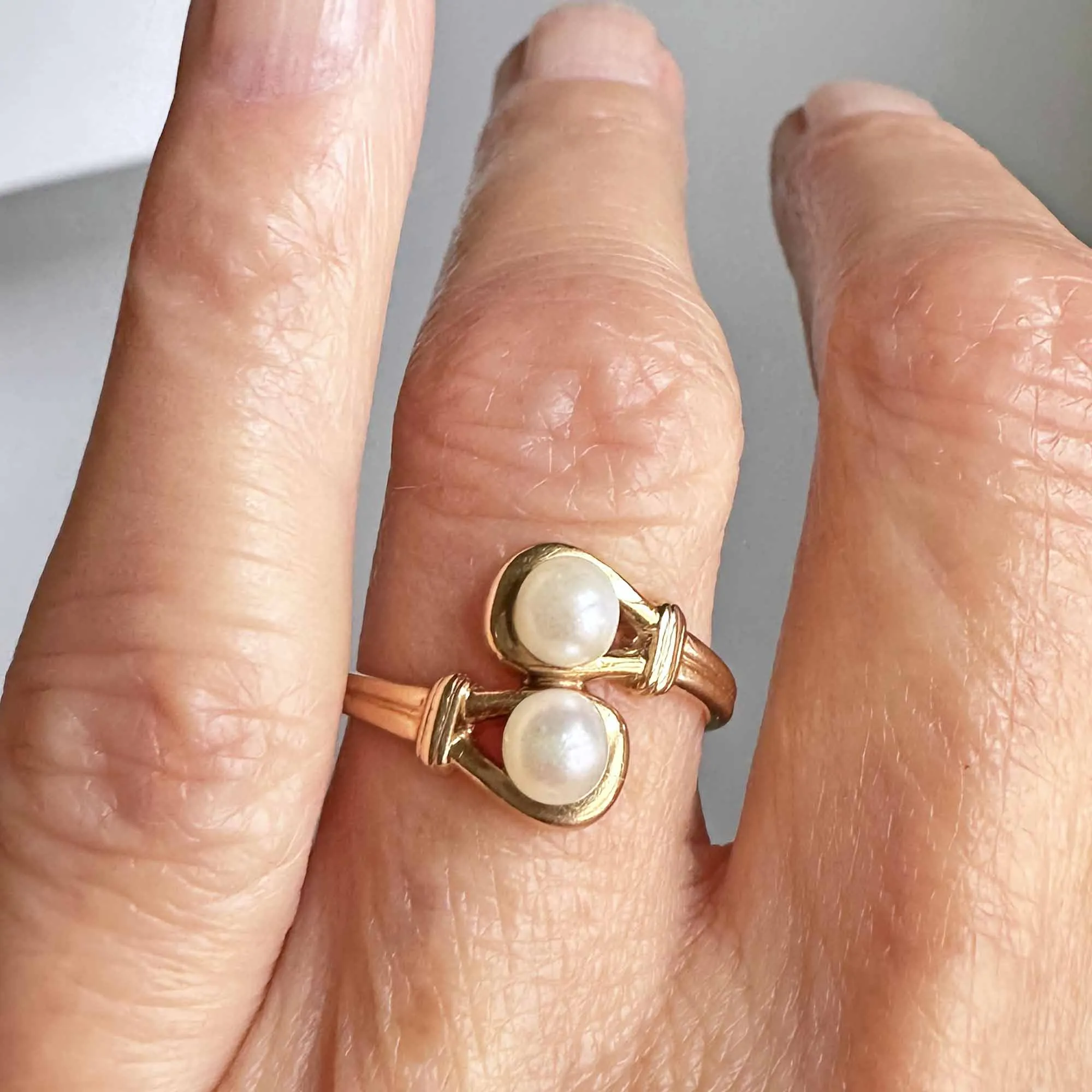 Elegant 14K Gold Toi et Moi Pearl Ring