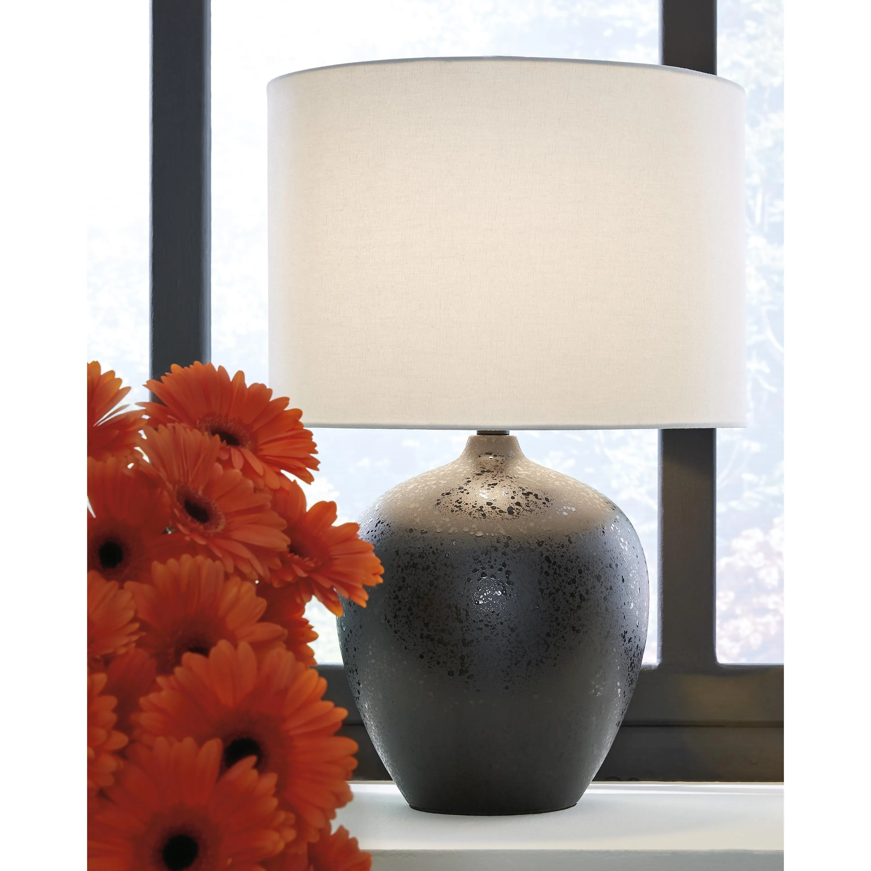 Signature Design by Ashley Ladstow Table Lamp L123894